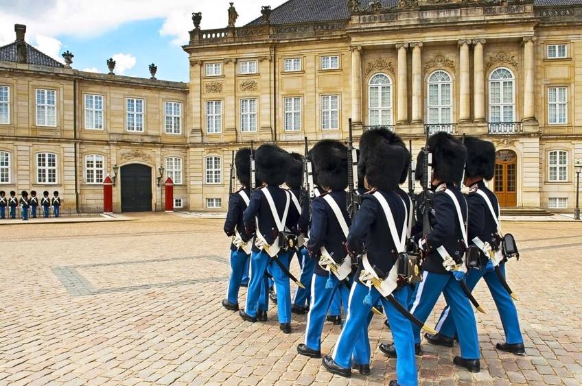 Drabet ved Amalienborg Slot - Solve a Mystery - Nordisk Spil