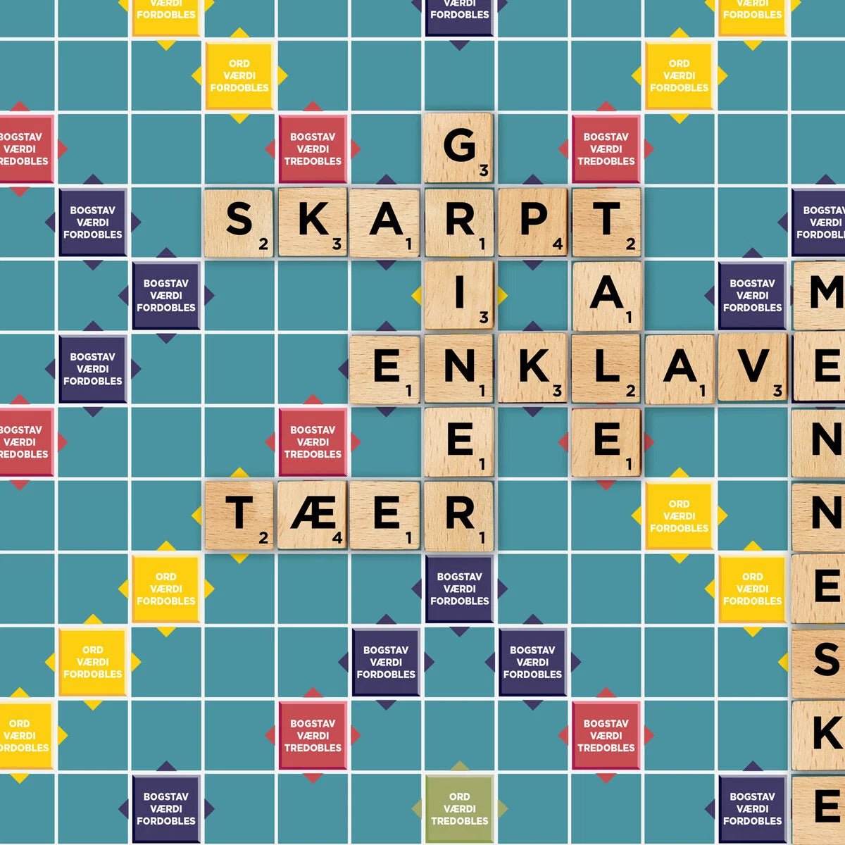 Scrabble med brikker i træ