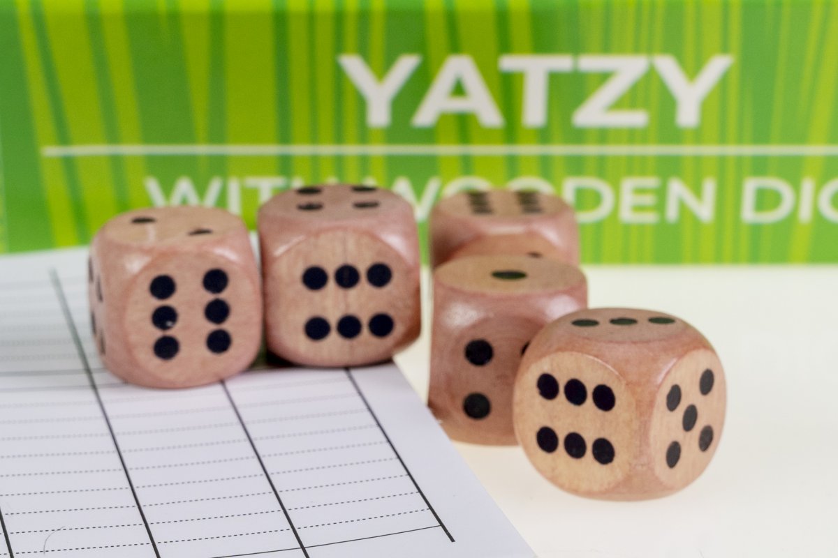 Yatzy med træterninger