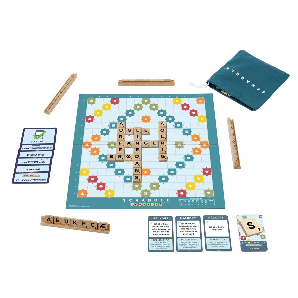 Scrabble med brikker i træ